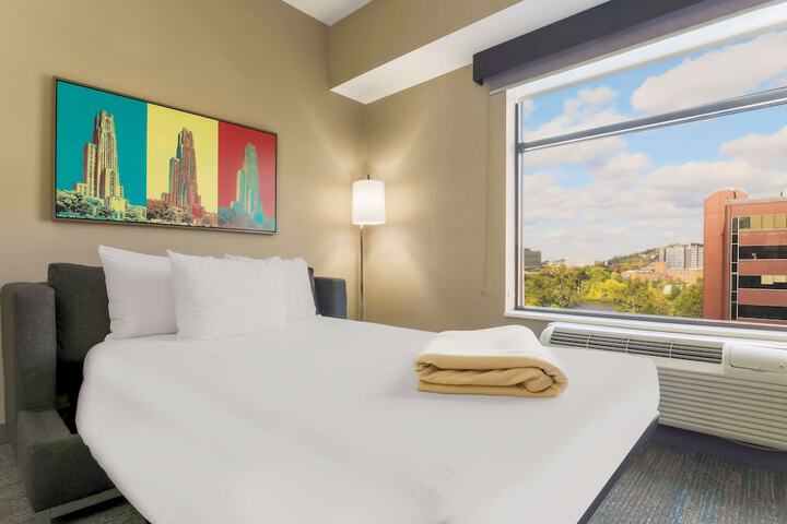Hampton Inn & Suites Pittsburgh-Downtown