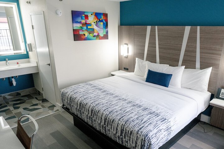 Room 9 of 9