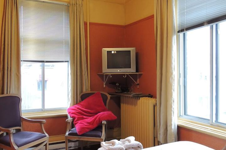 Room 13 of 21