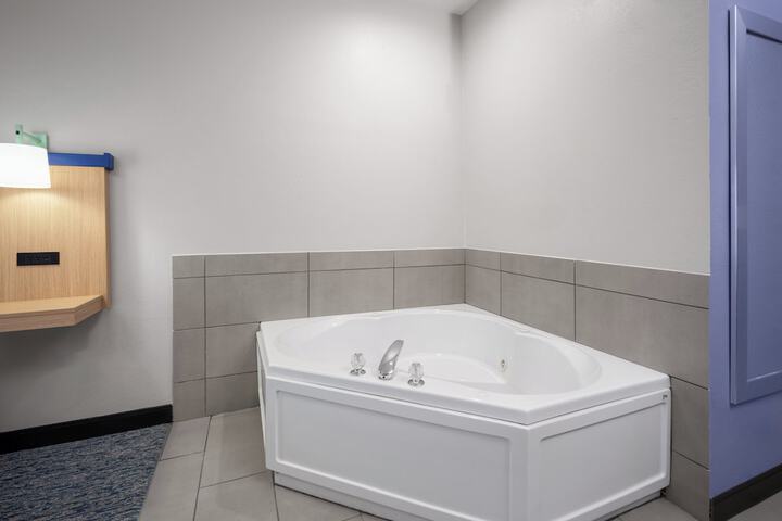 Garner Hotel Brookings by IHG