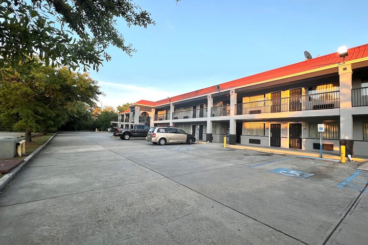 Super 8 by Wyndham Slidell