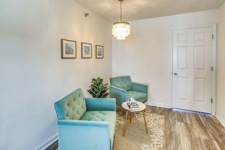 salt & Light Oceanfront Condo w / Pool & Elevator