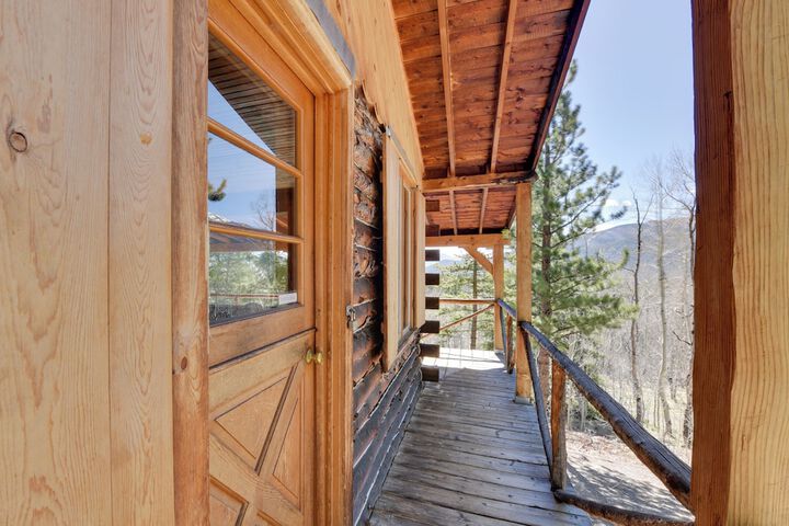 Idyllic Twin Lakes Escape w / Views of the Lakes