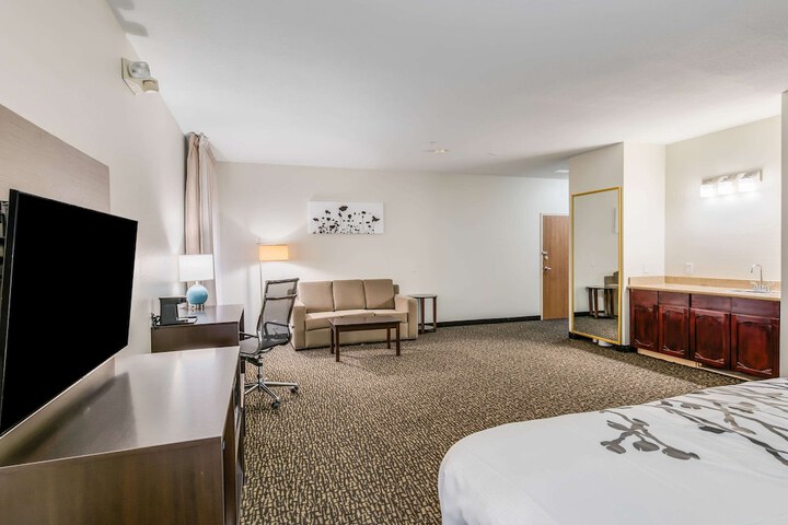 Room 11 of 34