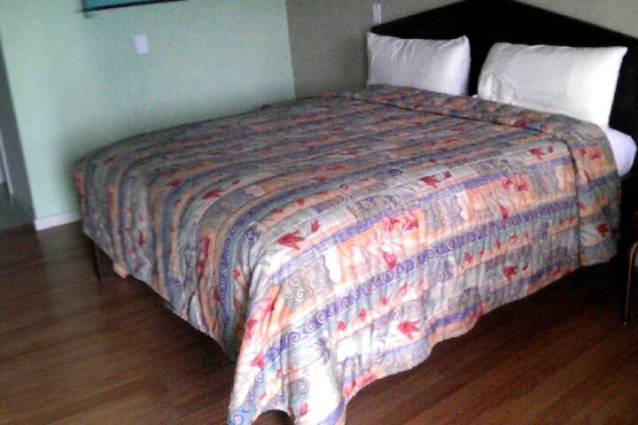 Room 4 of 10