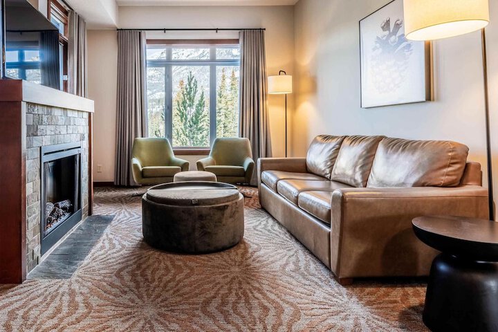 Blackstone Mountain Lodge by CLIQUE