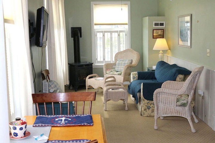Camden Riverhouse Hotel