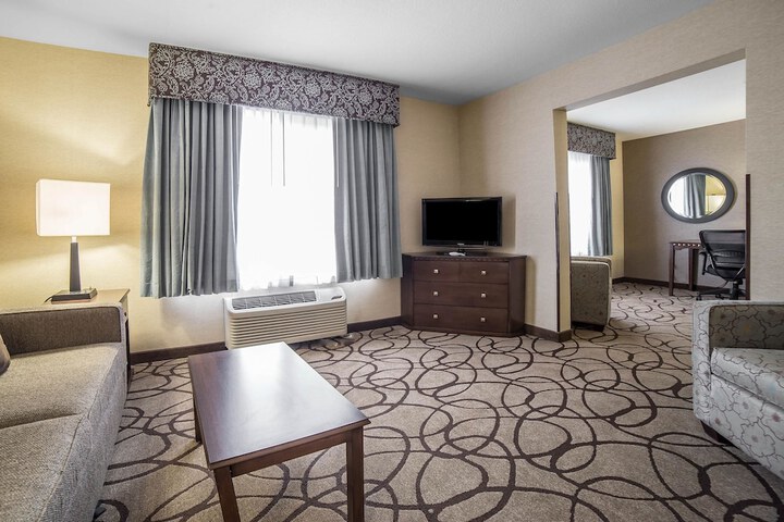 Room 11 of 33