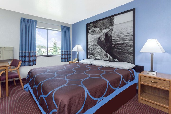 Room 16 of 19