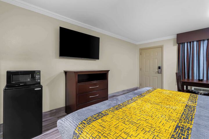 Room 8 of 34
