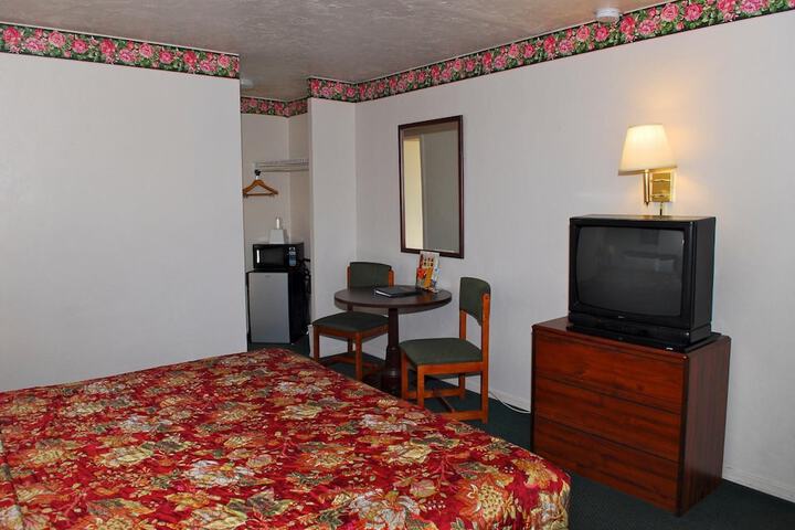 Room 9 of 34