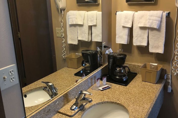 Riverton Inn & Suites