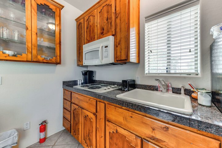 4 Mi to San Tan Mtn Trails: Arizona Studio!