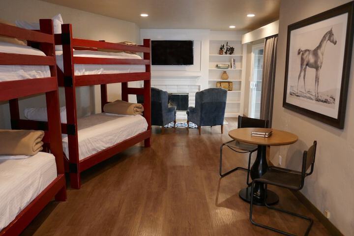Room 16 of 60
