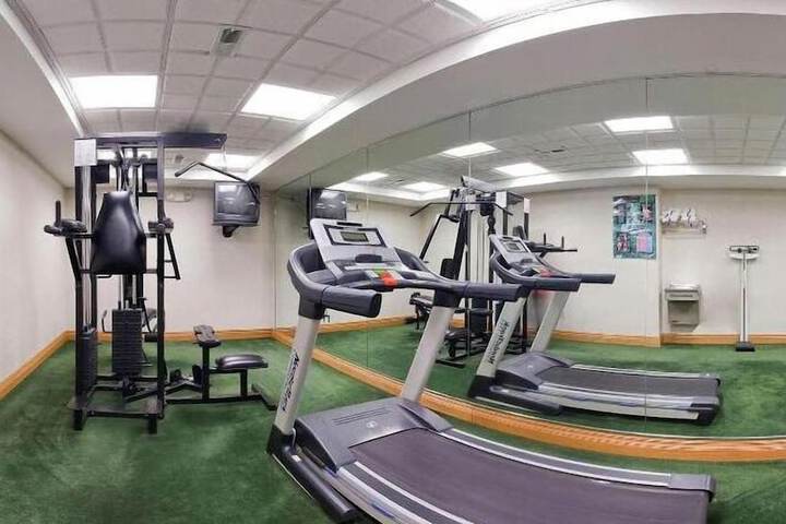 Holiday Inn Express Hotel & Suites Charlotte by IHG