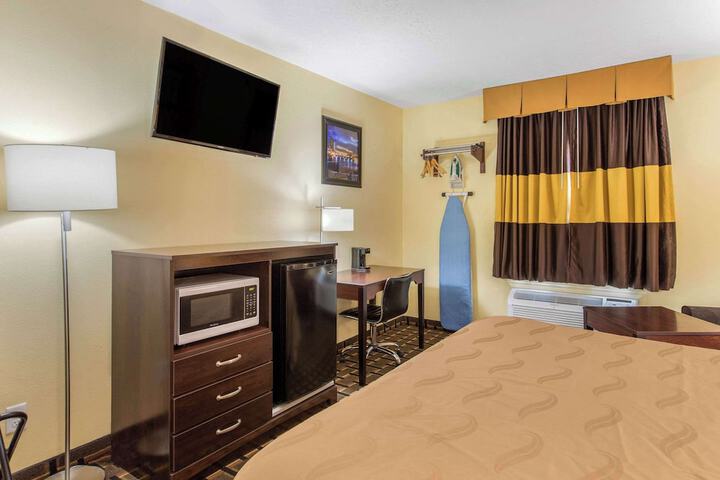Room 25 of 47