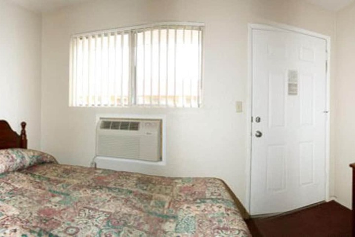Sunset Inn and Suites