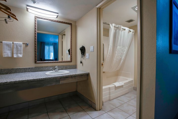 Room 12 of 35