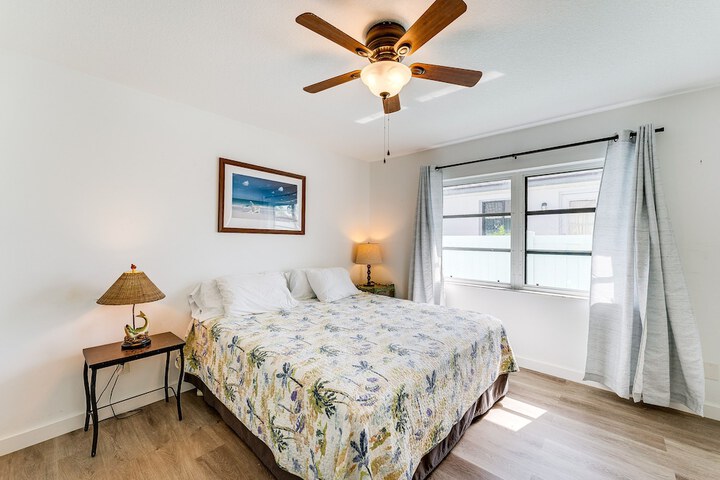 Pet-friendly Englewood Getaway Near Ocean!