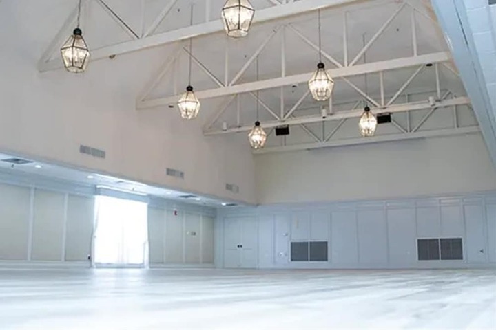 Ballroom/Hall 19 of 23