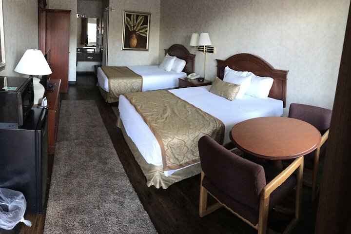 Room 32 of 69