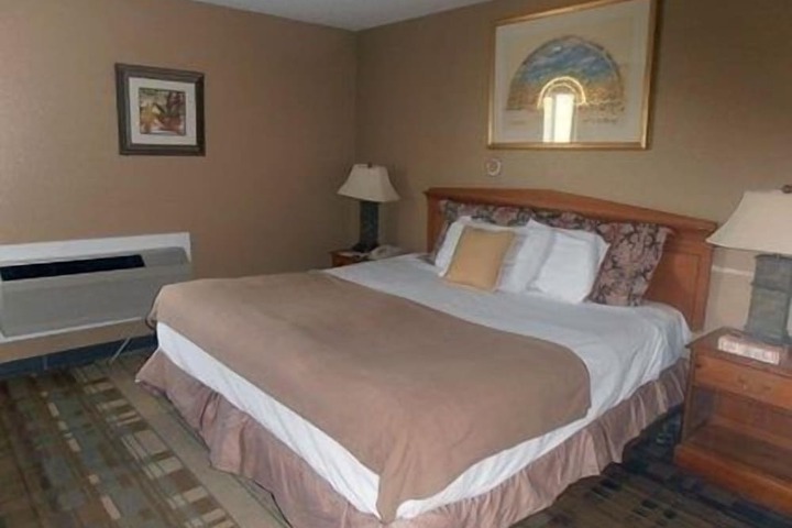 Room 10 of 30