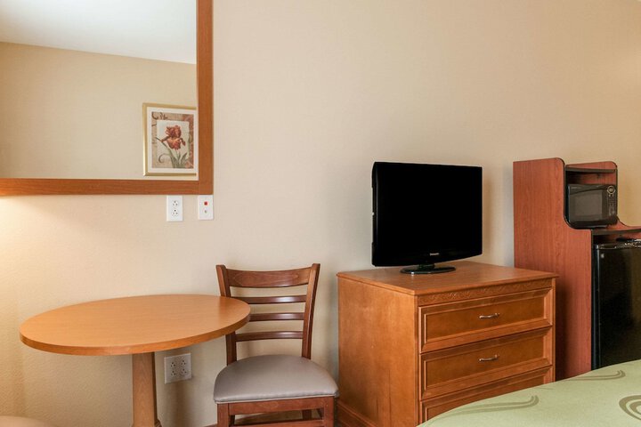 Room 17 of 40