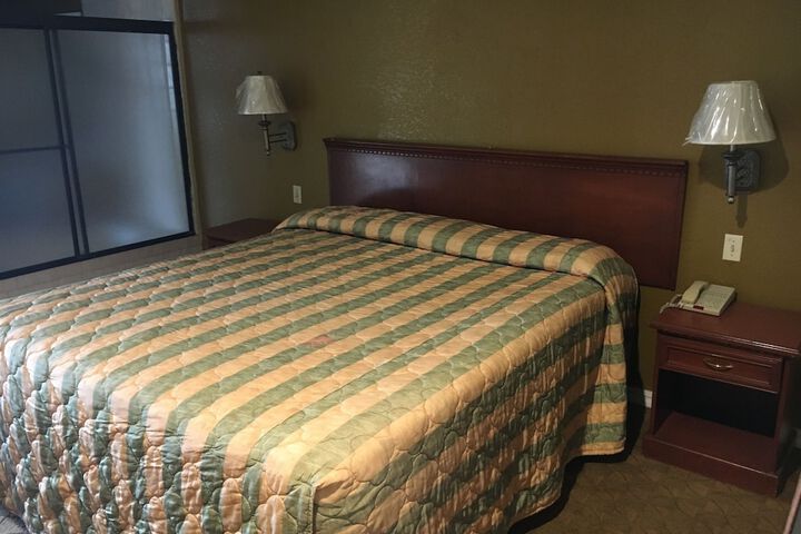 Bellflower Travel Inn