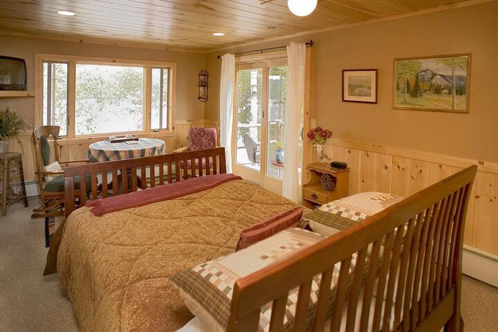 Kiwassa Lake Bed & Breakfast