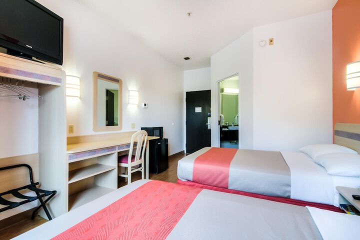 Room 18 of 27