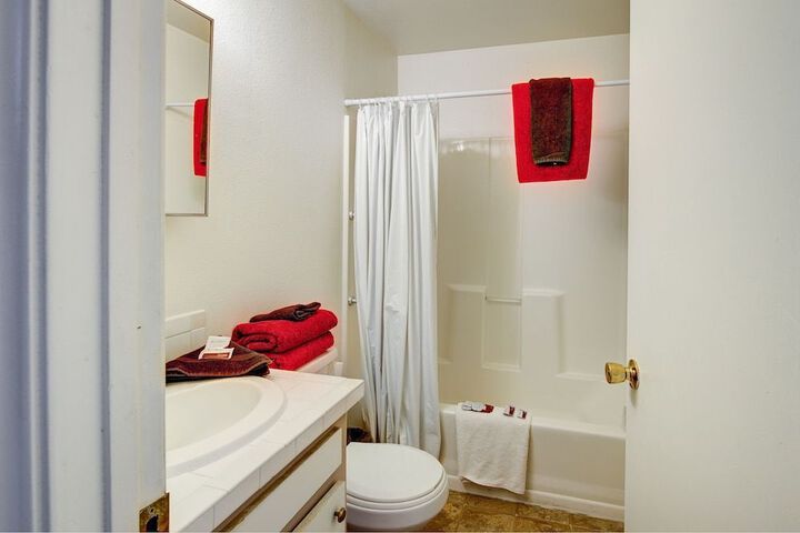 CRIMSON HILLS MOTEL