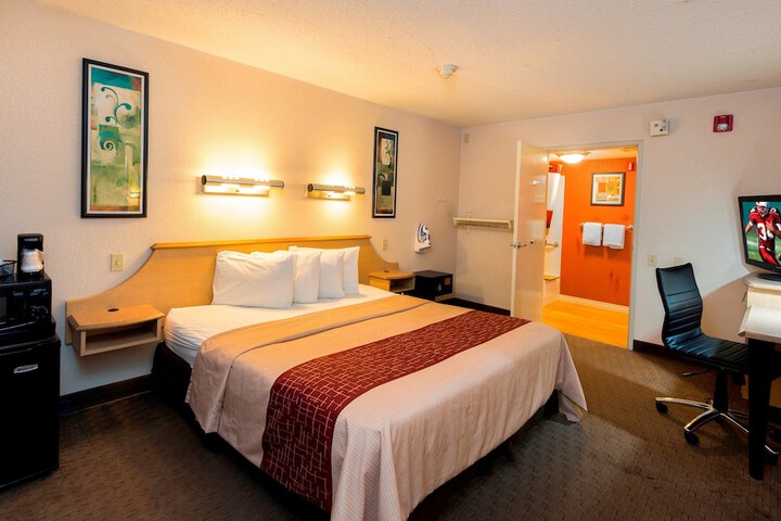 Room 9 of 18