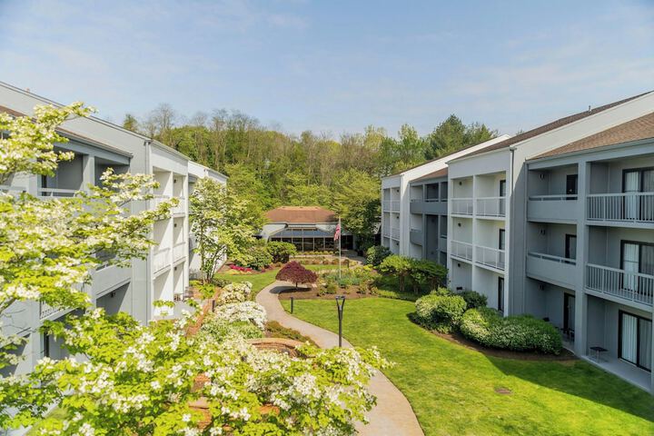 Courtyard by Marriott Lincroft Red Bank