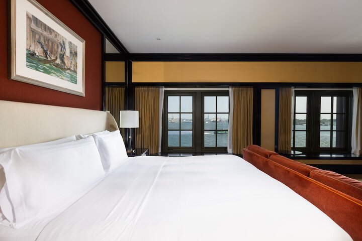Room 16 of 121