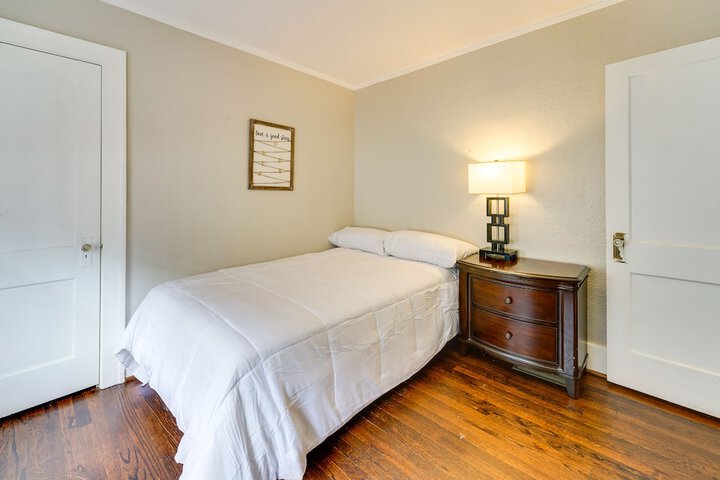 Pet-friendly Home w / Yard Near Downtown Royal Oak