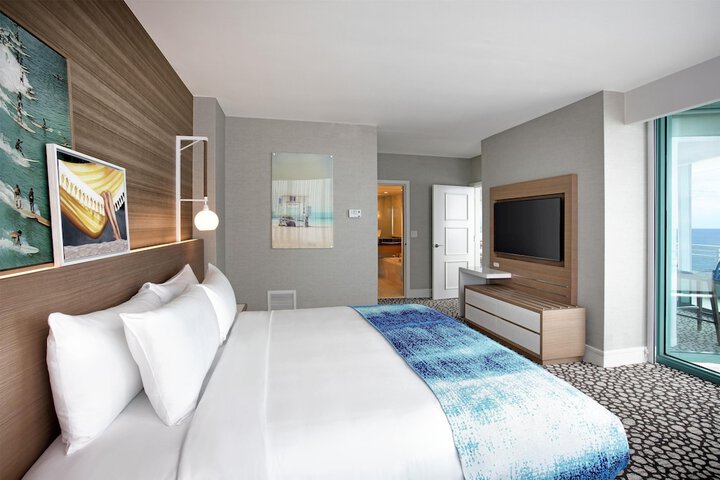Signia by Hilton Diplomat Beach Resort
