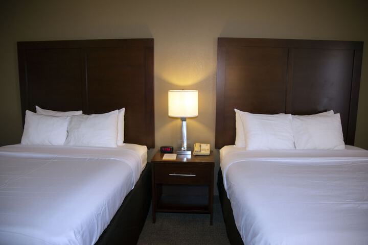 Ardmore Inn & Suites