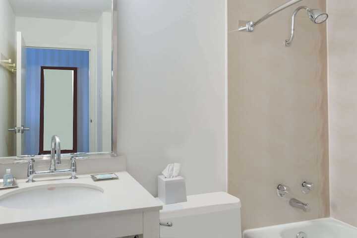 Room 10 of 26