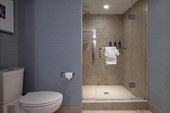 DoubleTree by Hilton Hotel West Edmonton
