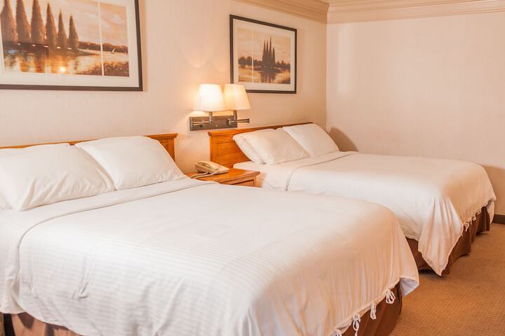 Coachman Inn & Suites