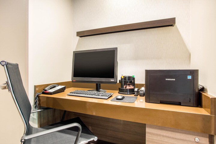 Business Center 56 of 58