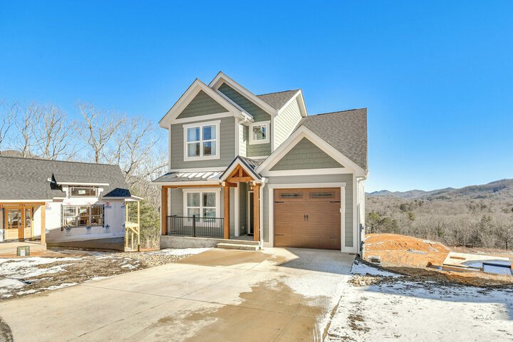 Newly Built Home w / Mtn Views in Black Mountain!