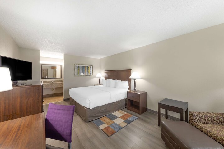 Room 16 of 28