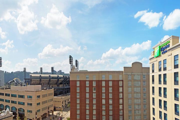 Holiday Inn Express & Suites Pittsburgh North Shore by IHG