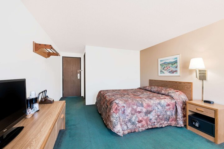 Room 10 of 15