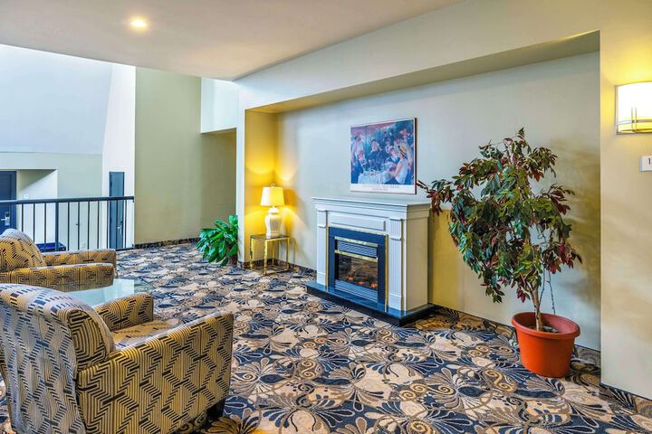 Quality Inn & Suites Garden of the Gulf