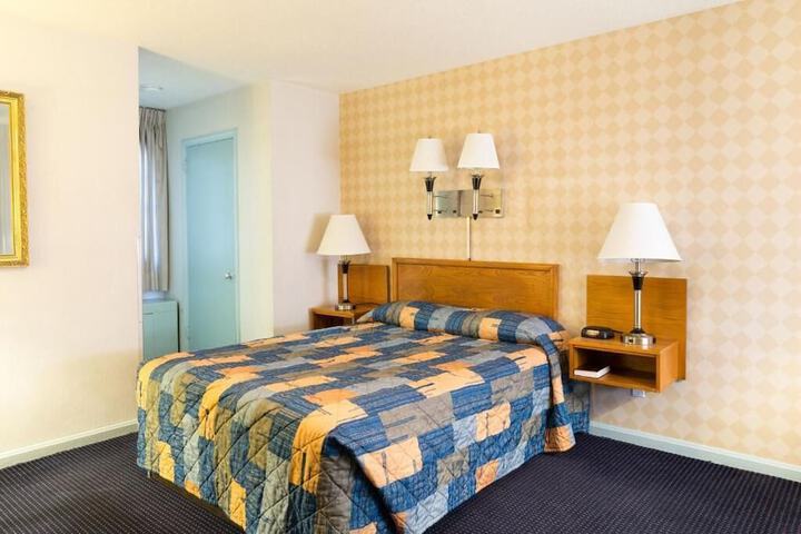 Room 9 of 23