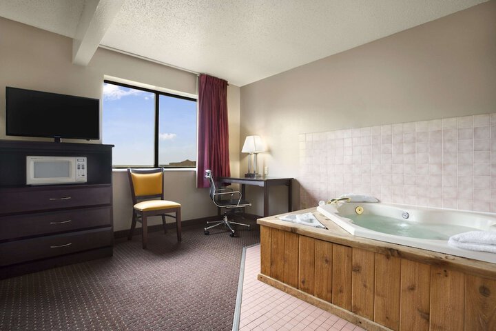 Room 6 of 14