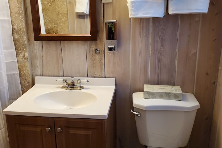 Room 162 of 219