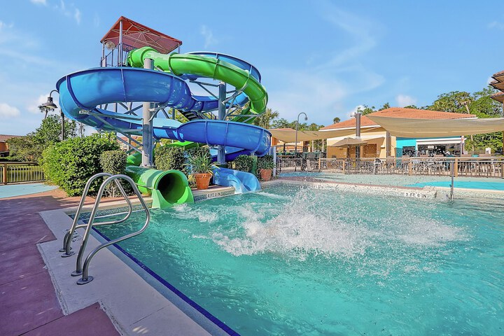 Regal Oaks Resort Vacation Townhomes by IDILIQ